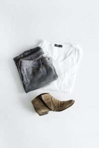 How to Build a Basic Capsule Wardrobe for Everyday Style