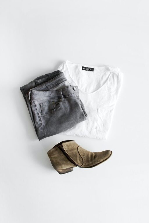 How to Build a Basic Capsule Wardrobe for Everyday Style